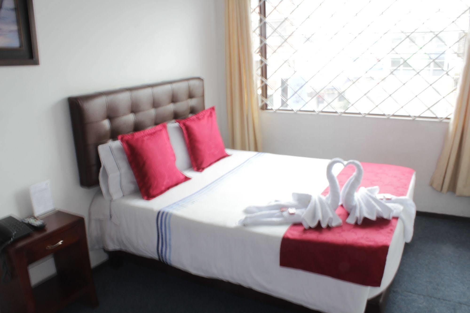 Hostel Av Suba 116 Bogota Buitenkant foto